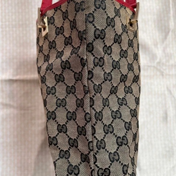 Authentic Gucci Shoulder Bag - Picture 1 of 3